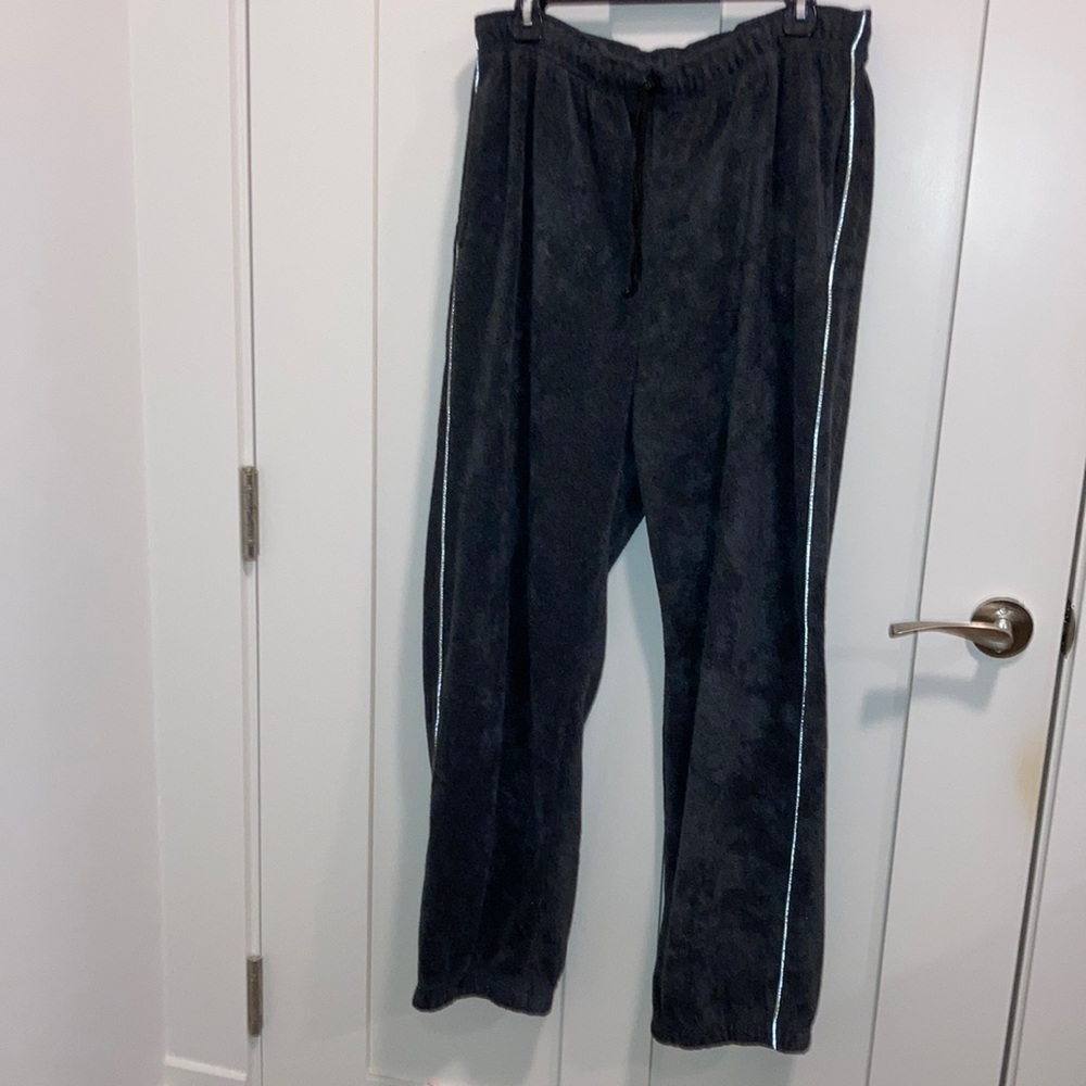 Men’s gray sweat pants. Gap.